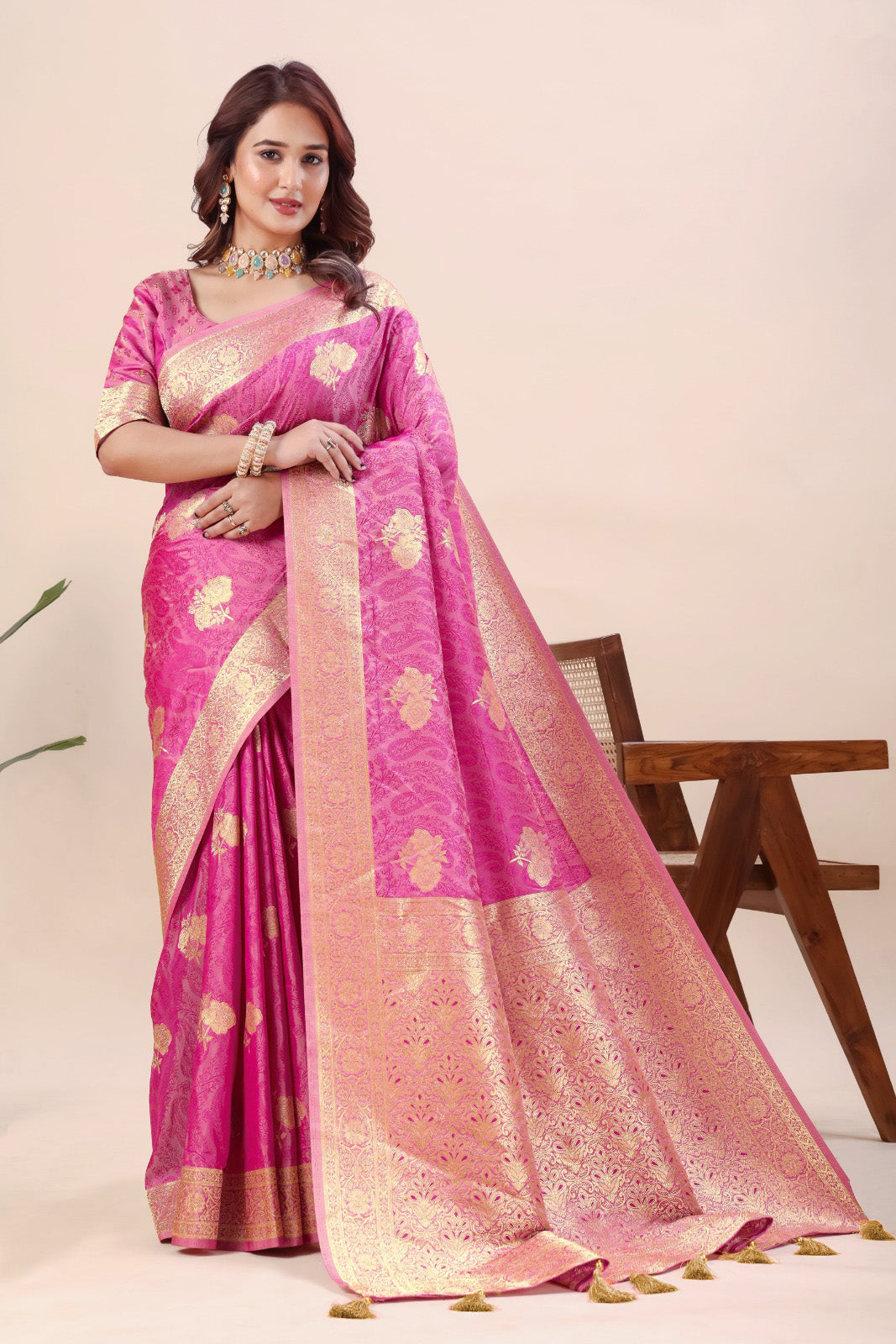 Sophisticated Traditional Banarasi Saree Opulent Gold Zari Border for Weddings and Celebrations