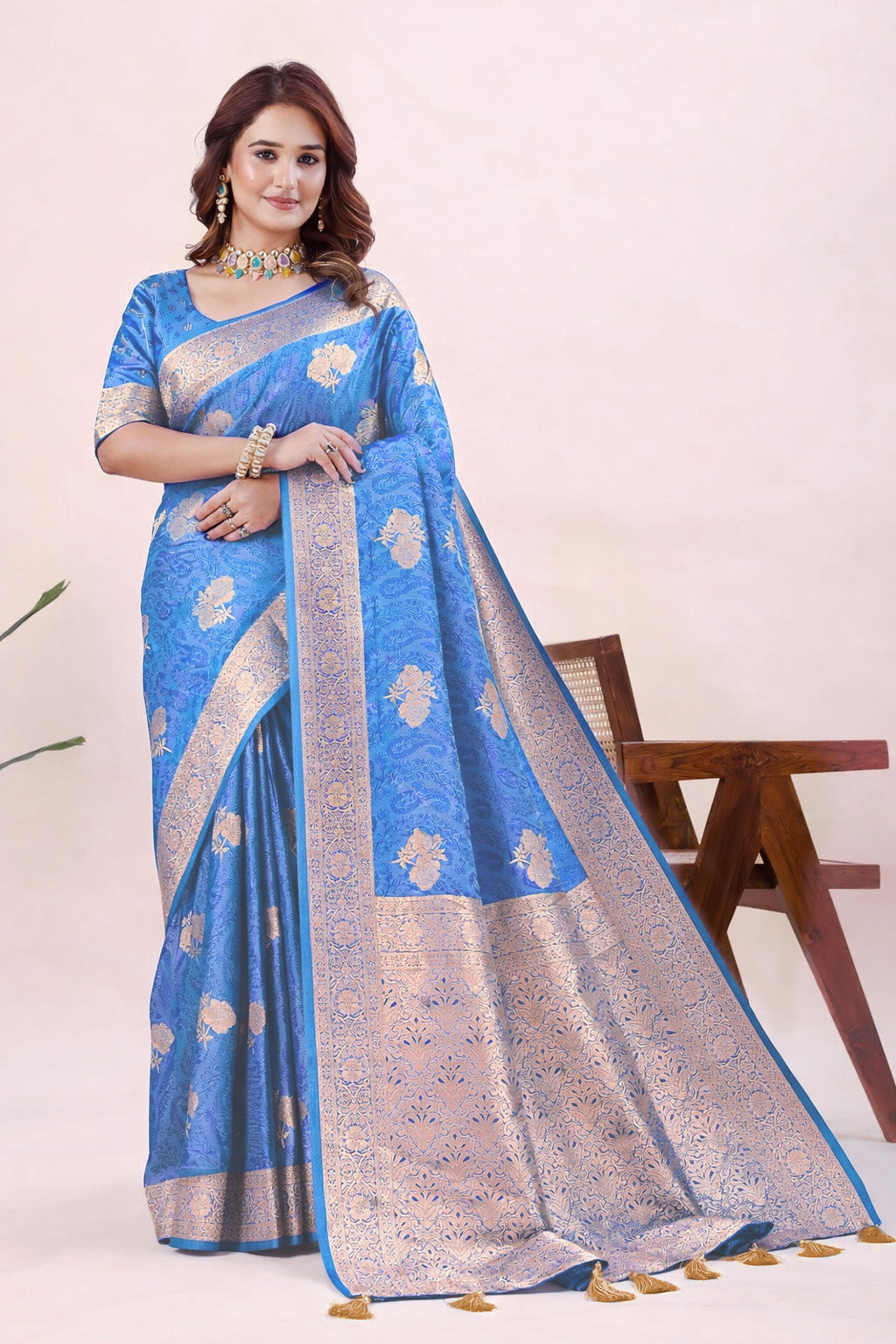 Sophisticated Traditional Banarasi Saree Opulent Gold Zari Border for Weddings and Celebrations