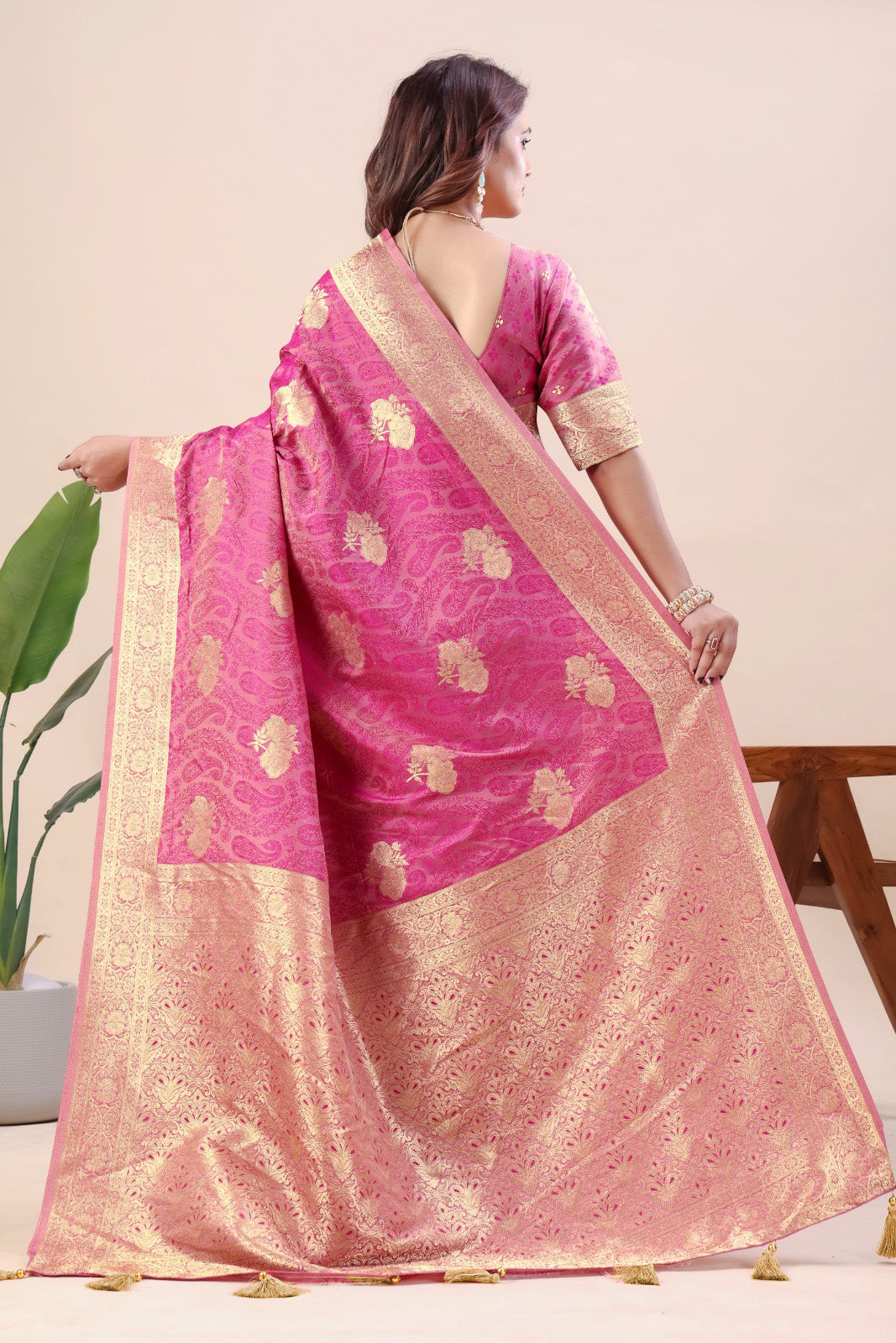 Sophisticated Traditional Banarasi Saree Opulent Gold Zari Border for Weddings and Celebrations