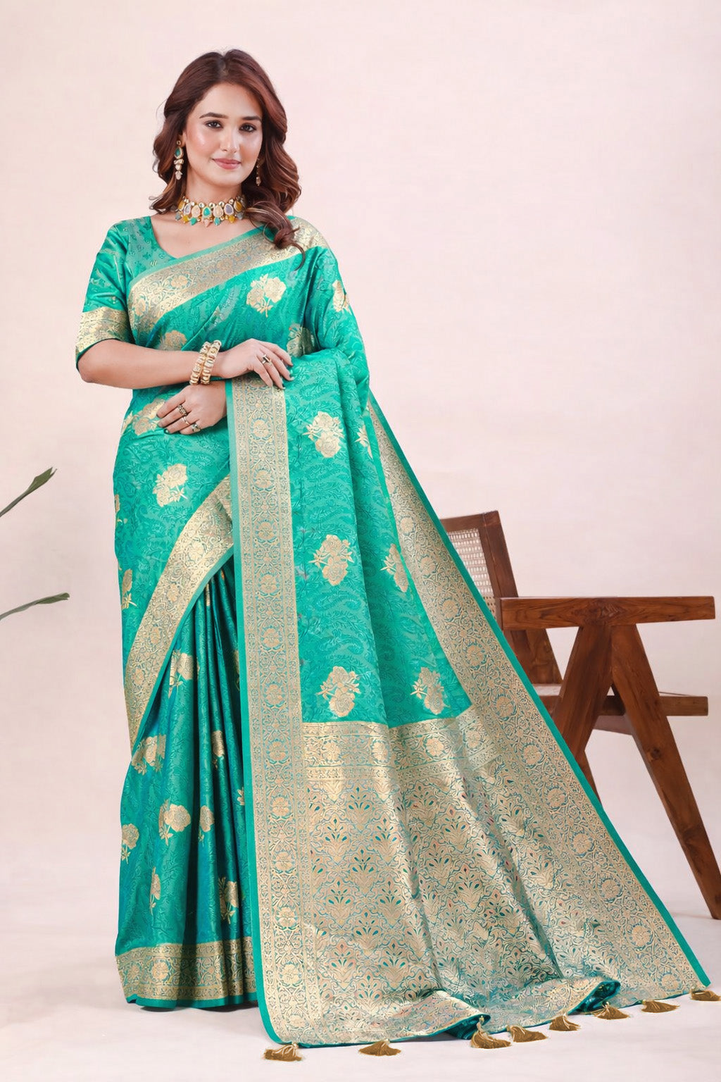 Sophisticated Traditional Banarasi Saree Opulent Gold Zari Border for Weddings and Celebrations