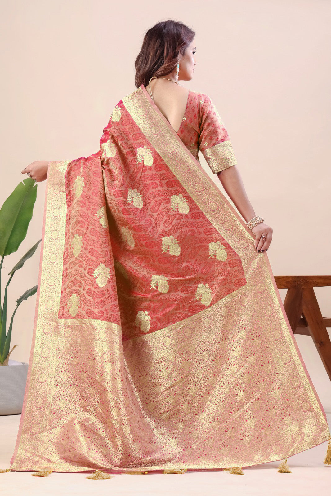 Sophisticated Traditional Banarasi Saree Opulent Gold Zari Border for Weddings and Celebrations