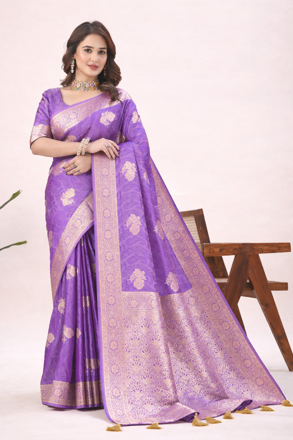Sophisticated Traditional Banarasi Saree Opulent Gold Zari Border for Weddings and Celebrations