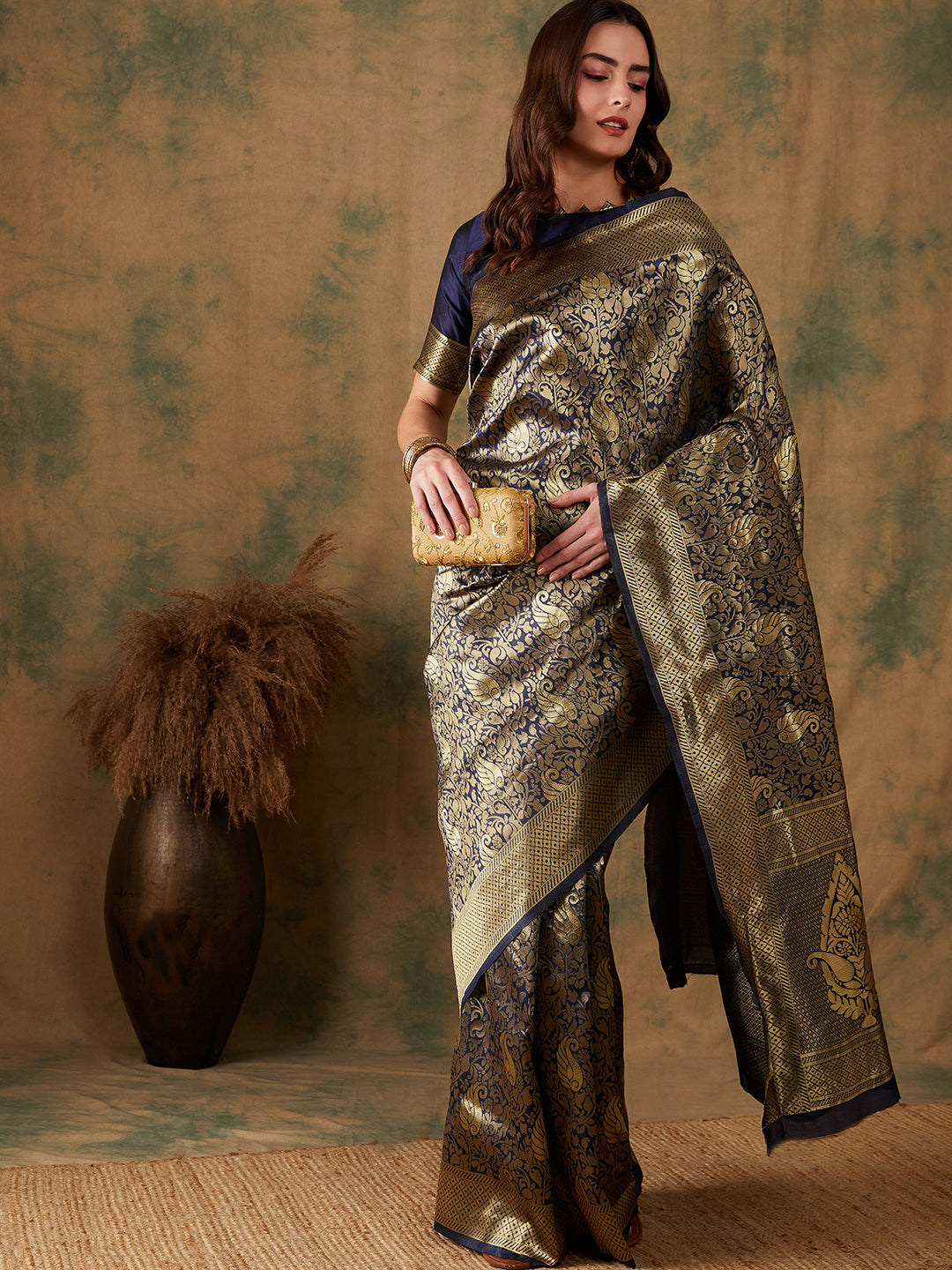 Luxurious Handloom Style Banarasi Saree Classic Ethnic Drape with Elaborate Gold Border