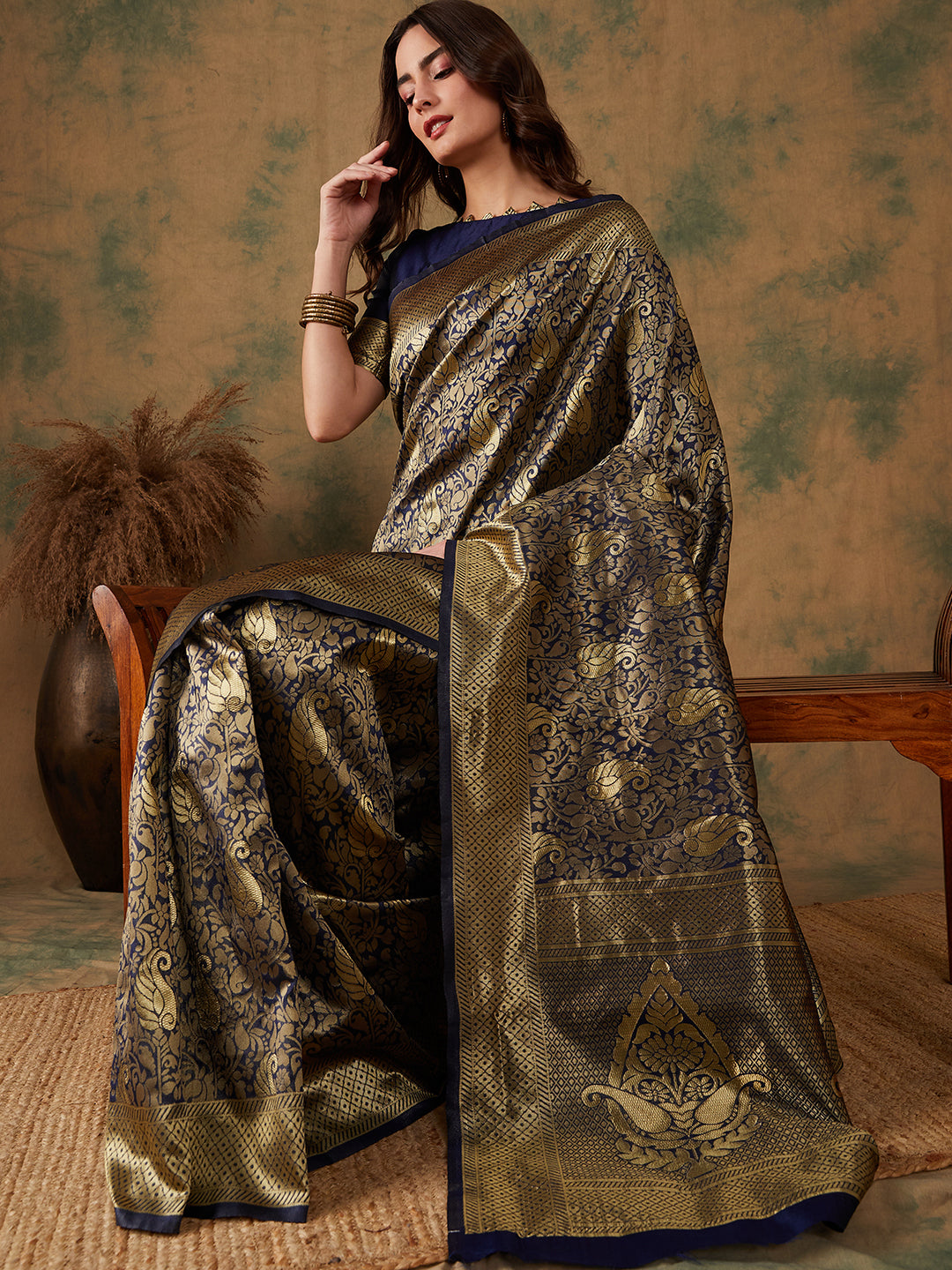 Luxurious Handloom Style Banarasi Saree Classic Ethnic Drape with Elaborate Gold Border