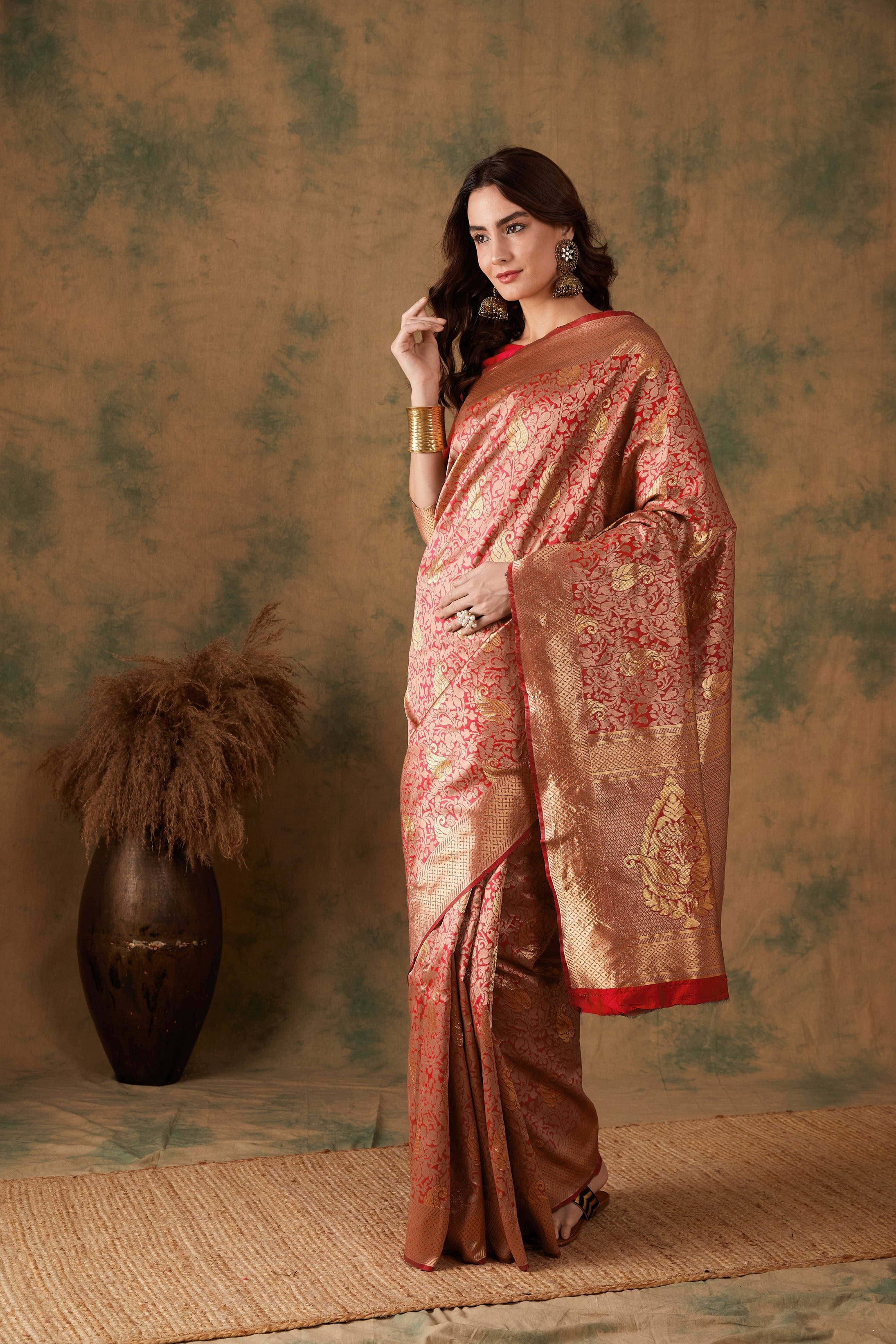 Luxurious Handloom Style Banarasi Saree Classic Ethnic Drape with Elaborate Gold Border