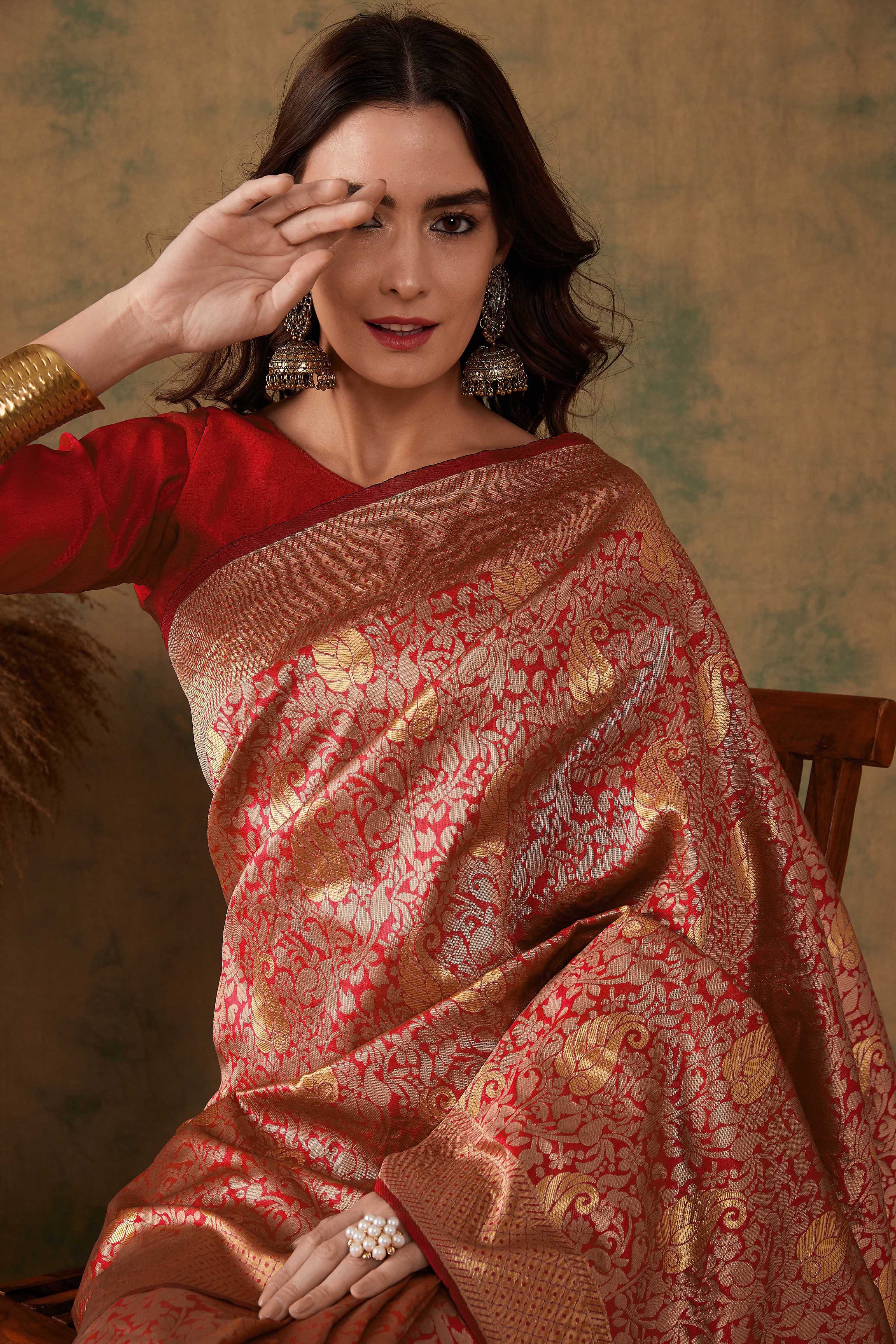Luxurious Handloom Style Banarasi Saree Classic Ethnic Drape with Elaborate Gold Border