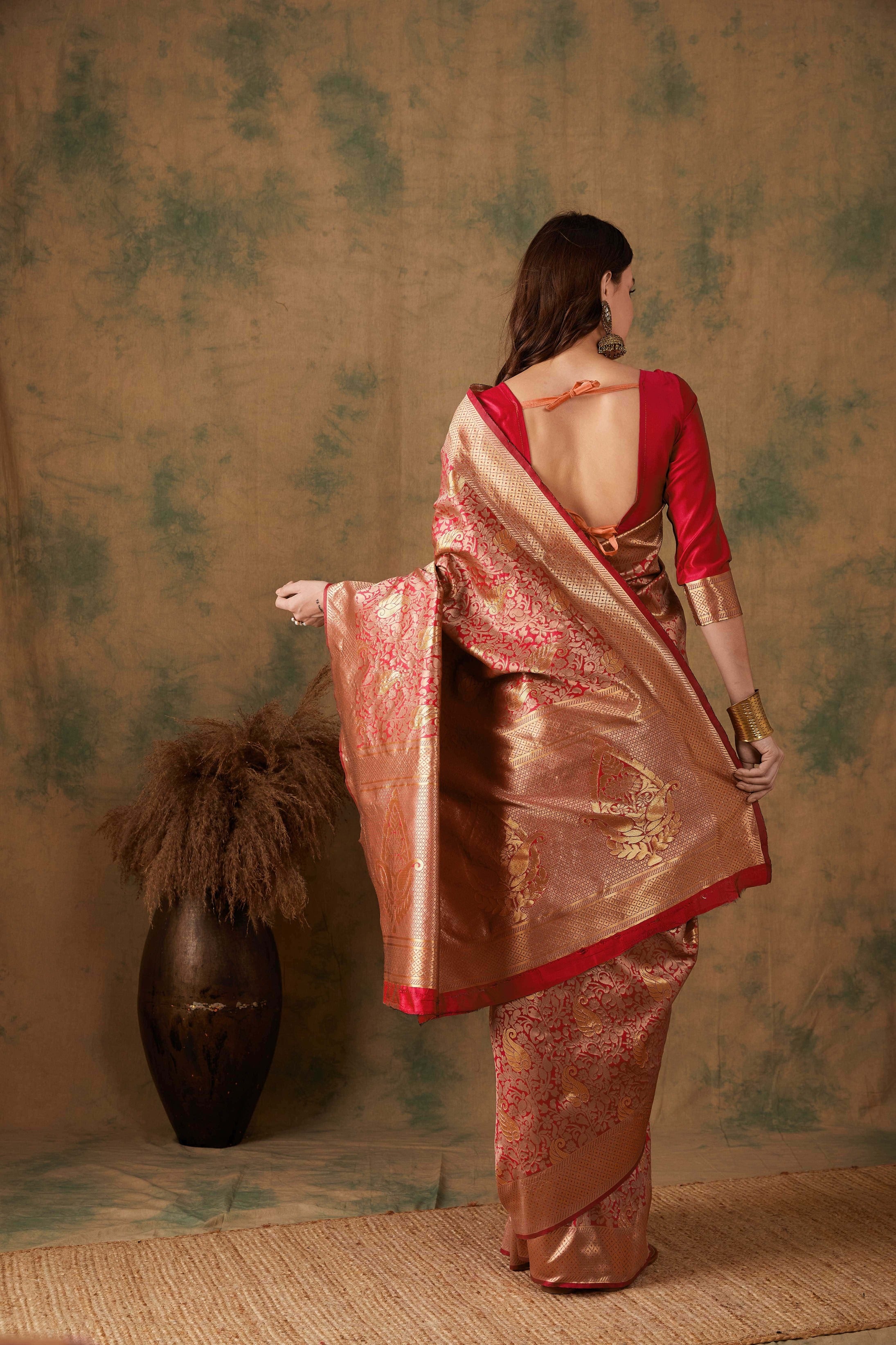 Luxurious Handloom Style Banarasi Saree Classic Ethnic Drape with Elaborate Gold Border