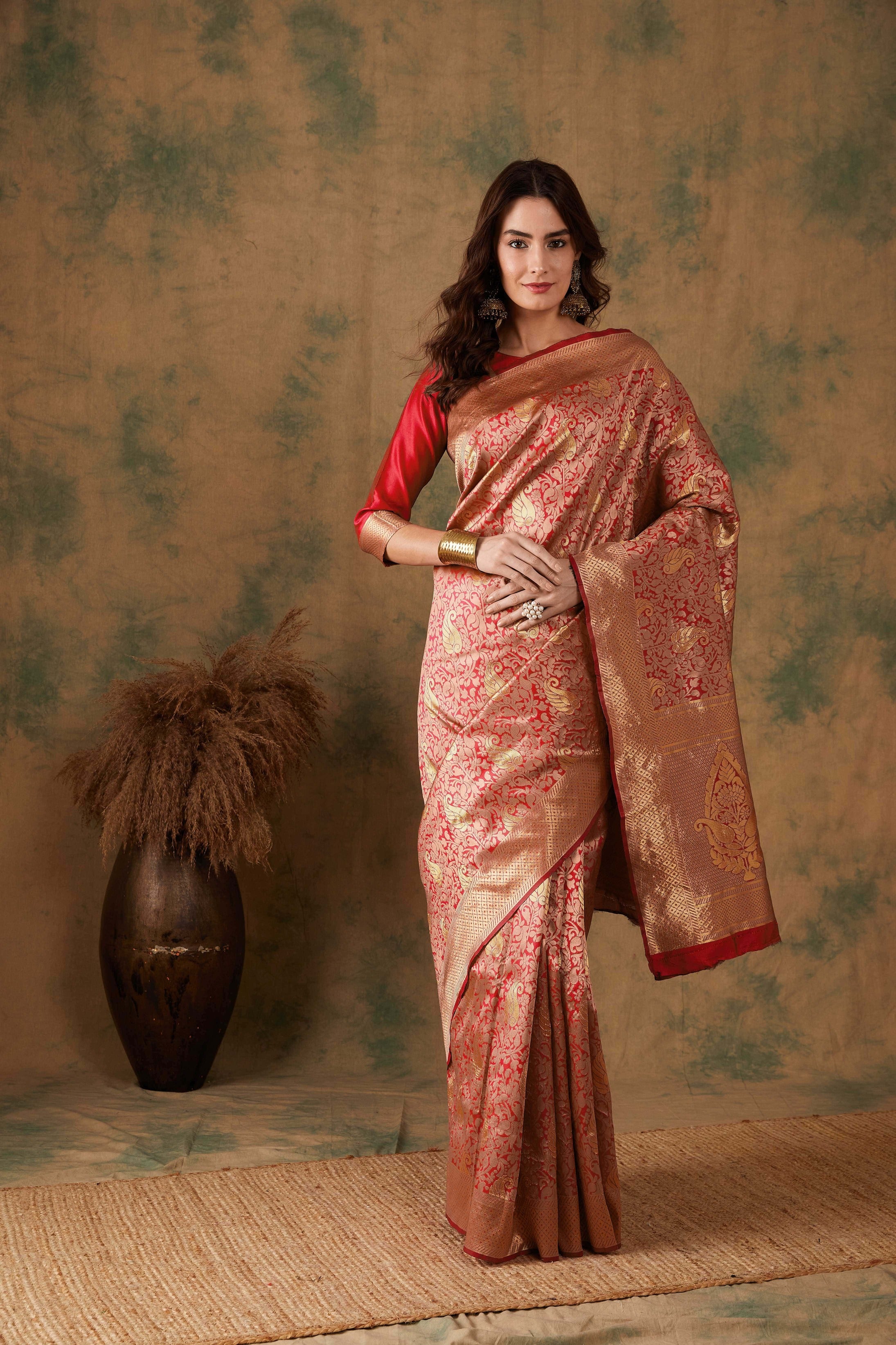 Luxurious Handloom Style Banarasi Saree Classic Ethnic Drape with Elaborate Gold Border